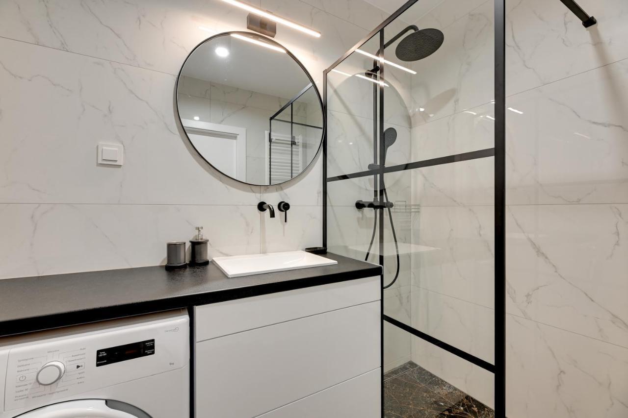 Wave Apartments - Swietej Barbary 11/60 กดัญสก์ ภายนอก รูปภาพ
